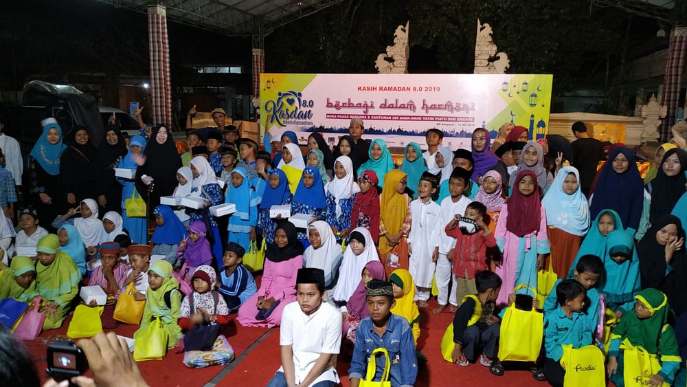Kasih Ramadan 8.0 bersama 300 Anak Yatim, Piatu dan Dhuafa