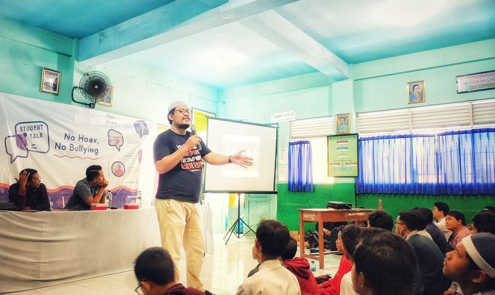 Seminar Anti Hoax Anti Bullying