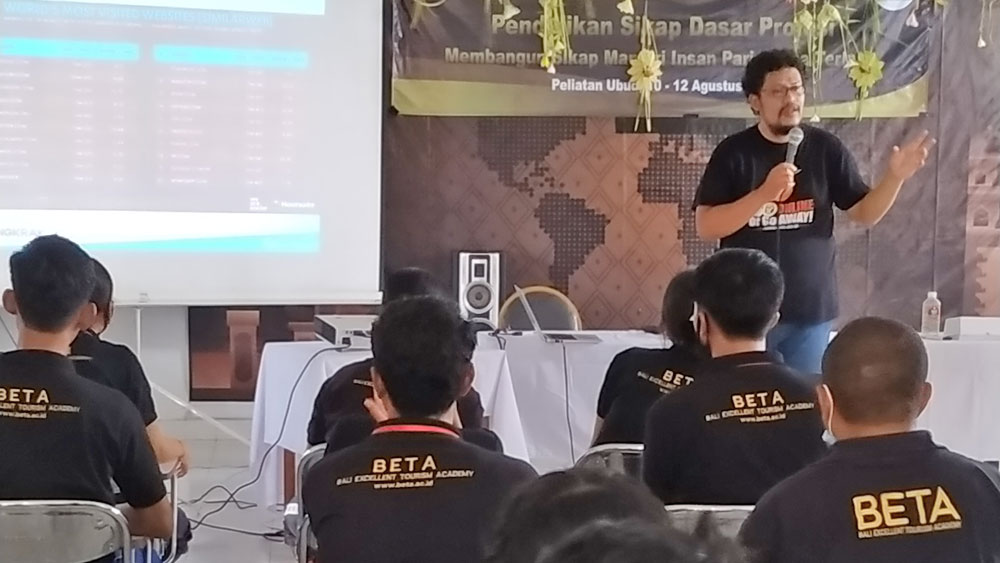 Pembekalan Internet Sehat dan Potensinya ke Mahasiswa BETA Academy