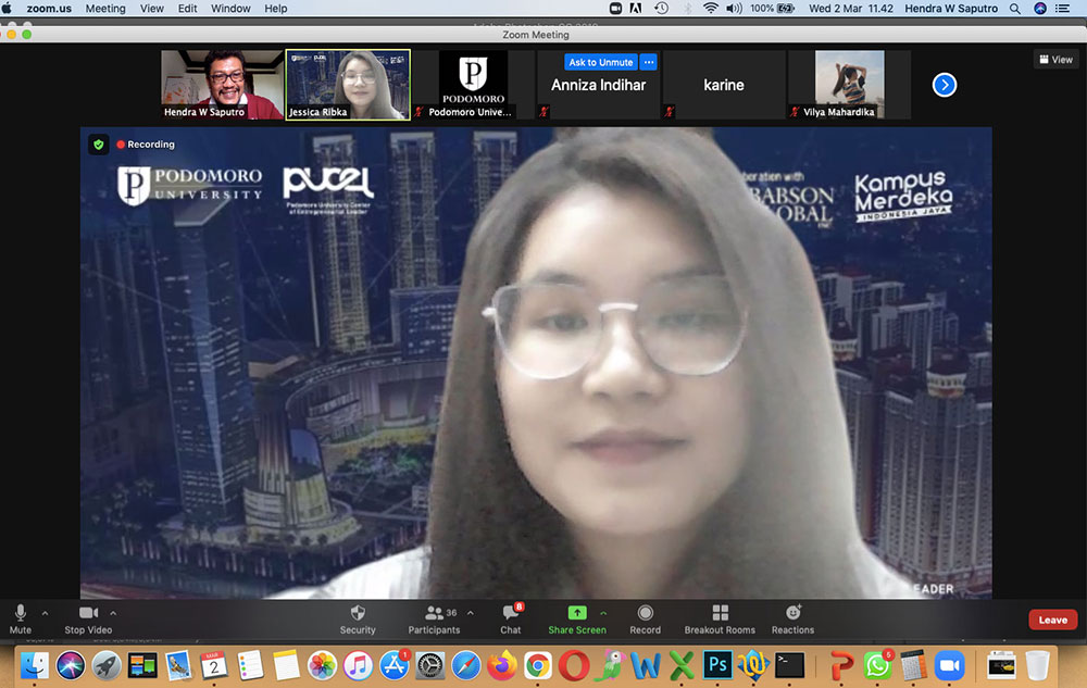 Mahasiswa Universitas Podomoro Belajar Digital Marketing